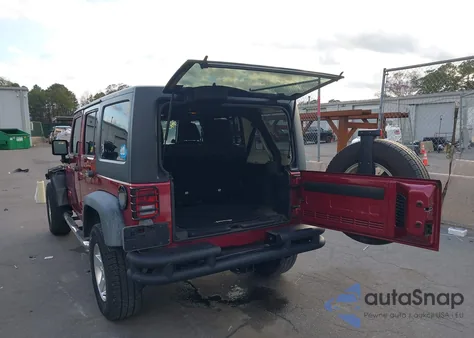 2013 Jeep Wrangler Unlimited Sport z USA, uszkodzony, nr VIN 1C4HJWDG1DL529133